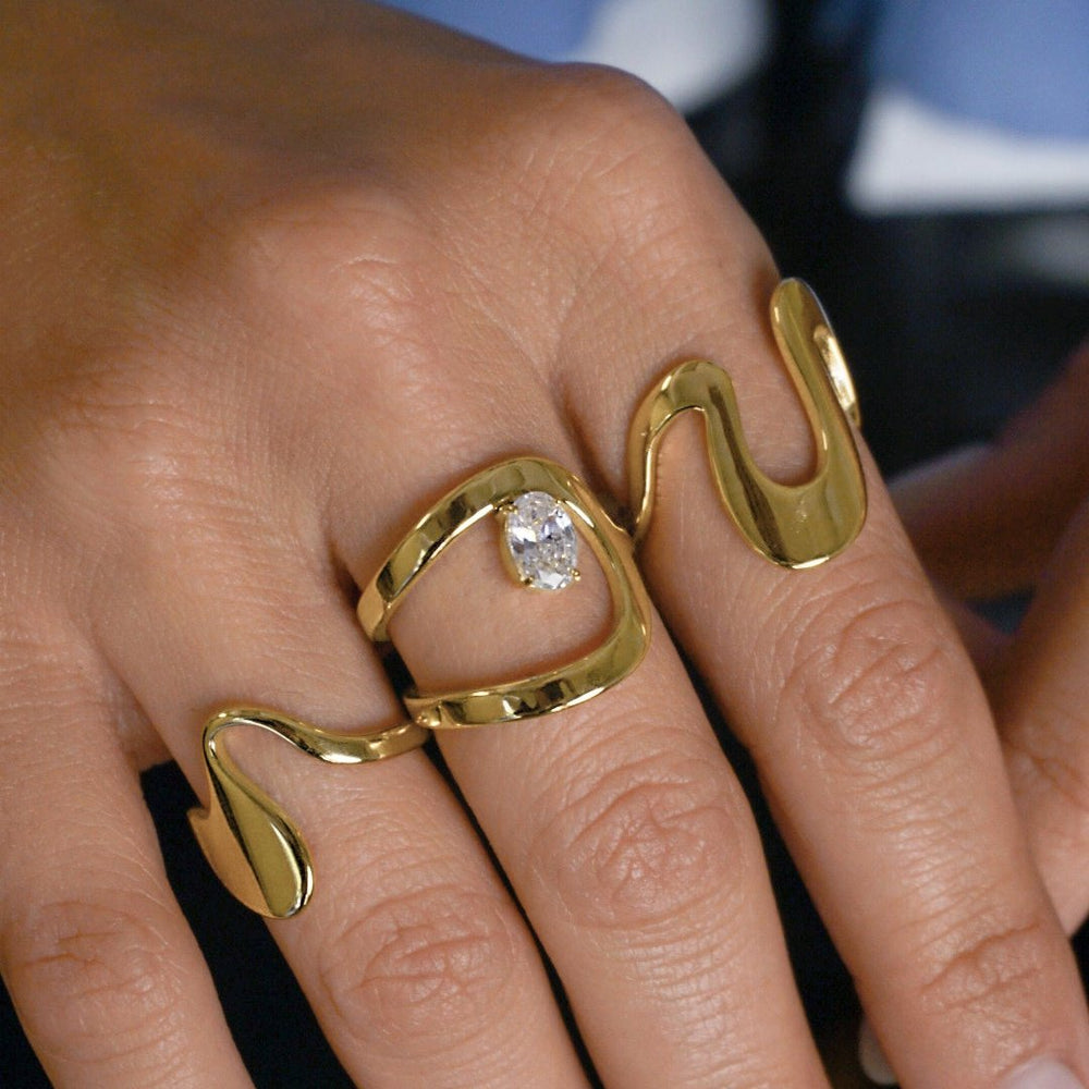Eccentric Wave Ring – Mickey's Girl