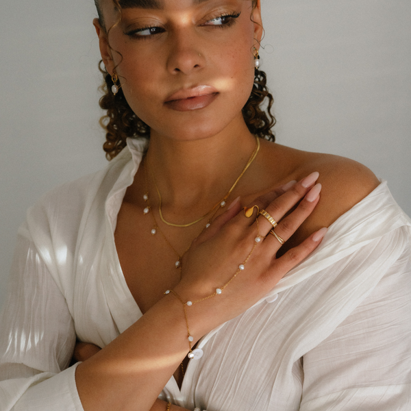 Melbourne Pearla Hand Chain
